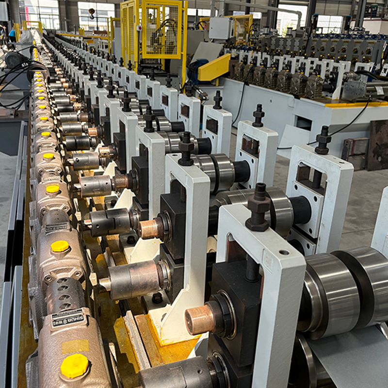 Máquina perfiladora de puertas y ventanas con marco fotovoltaico